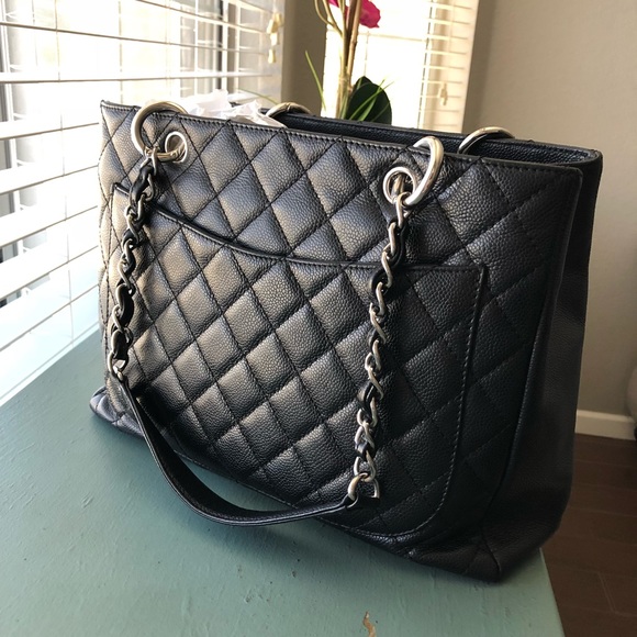 💋SOLD💋Chanel GST - Picture 2 of 8